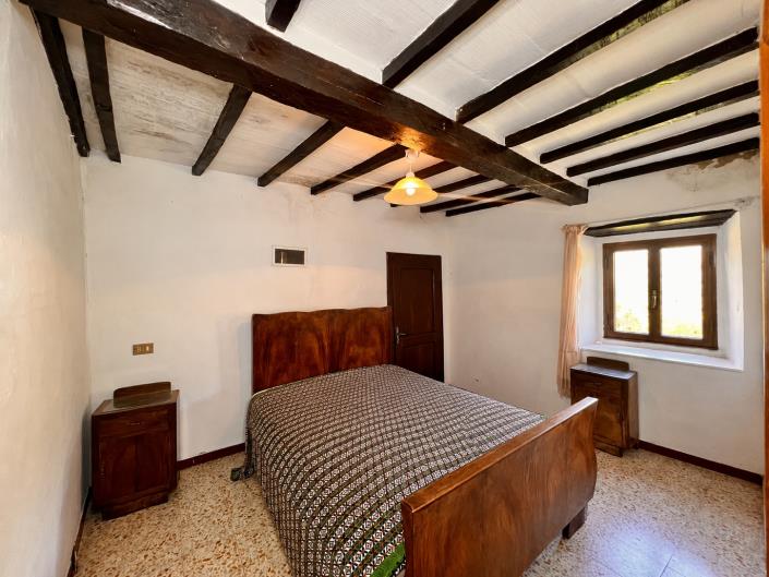 Image No.15-2 Bed Farmhouse for sale
