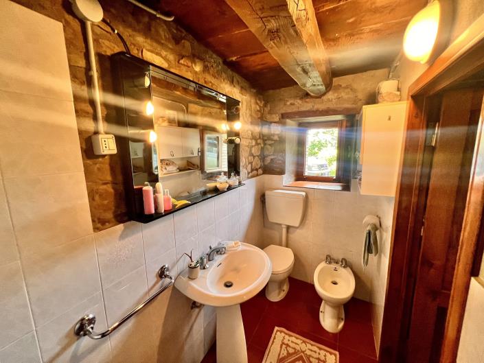Image No.7-2 Bed Farmhouse for sale