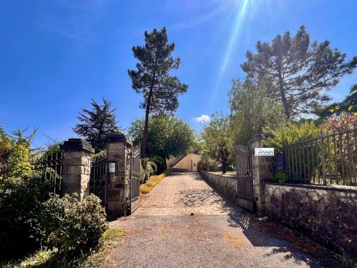Image No.4-5 Bed Villa / Detached for sale