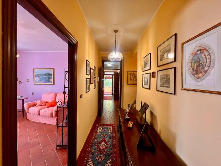 Image No.19-5 Bed Villa / Detached for sale