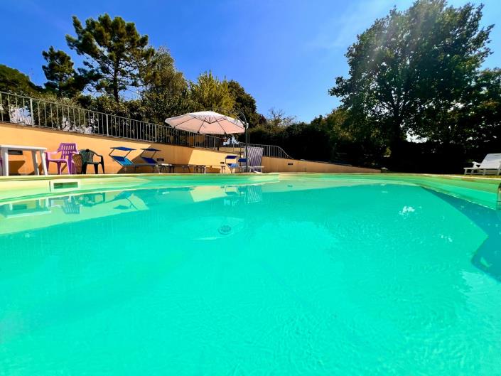 Image No.42-5 Bed Villa / Detached for sale