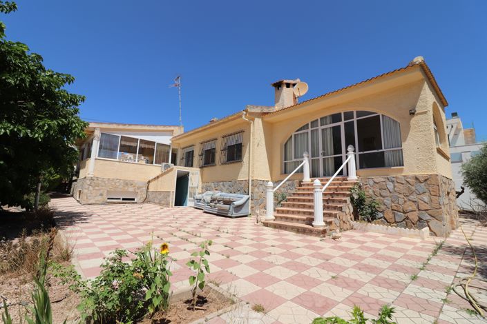Image No.1-4 Bed Villa for sale