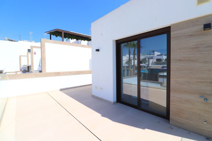 Image No.18-3 Bed Villa for sale