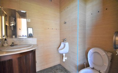 7occom24bathroom2