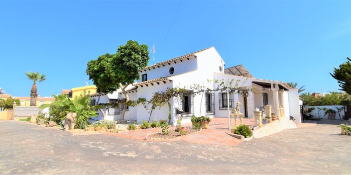 Image No.1-4 Bed Villa for sale