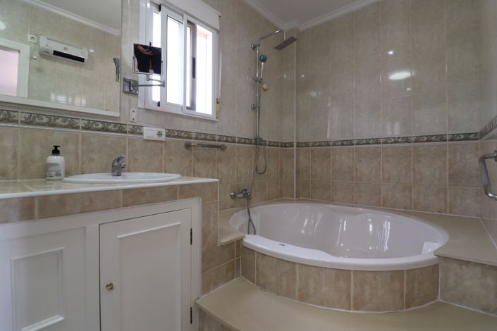 Image No.29-4 Bed Villa for sale