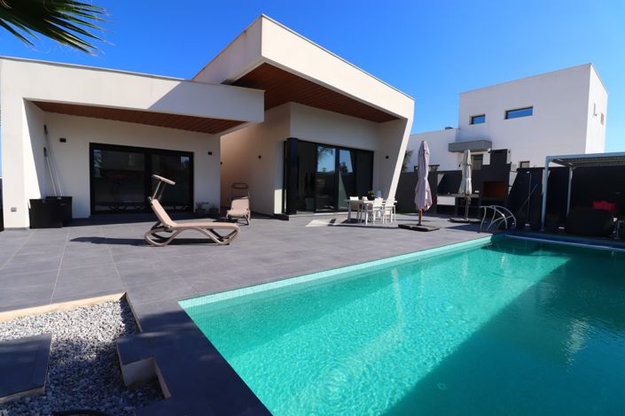 Image No.2-3 Bed Villa for sale