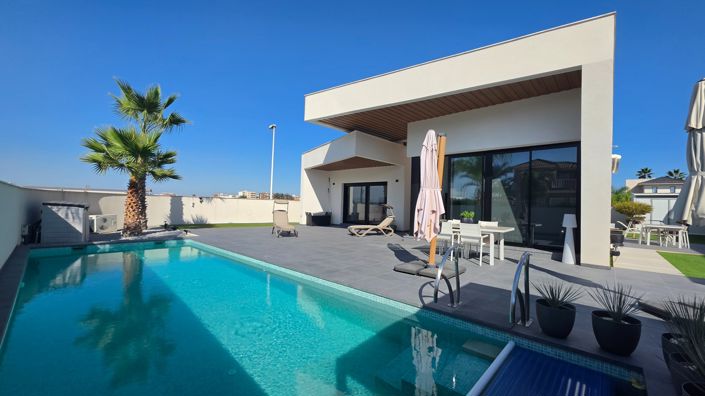 Image No.28-3 Bed Villa for sale