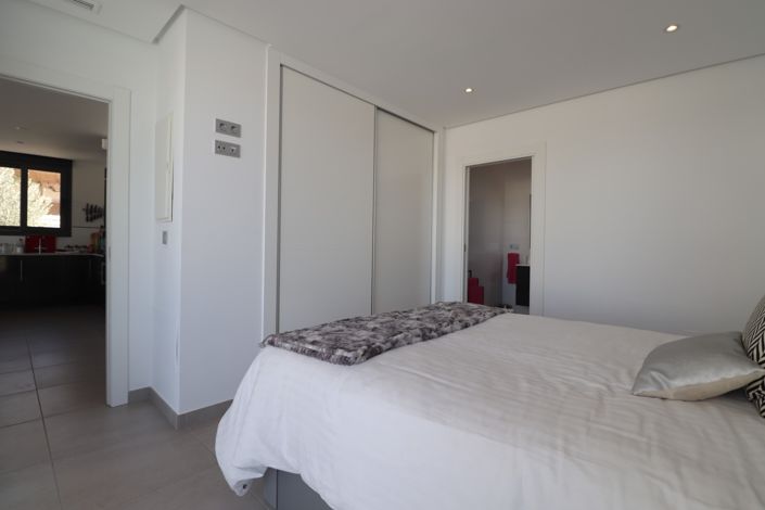 Image No.21-3 Bed Villa for sale