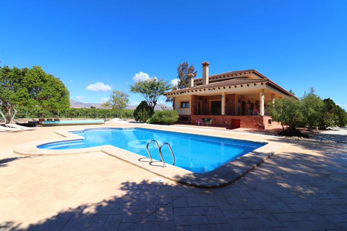 Image No.1-6 Bed Country Property for sale