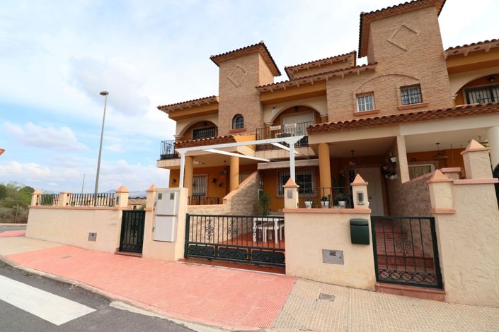 Image No.1-4 Bed Townhouse for sale
