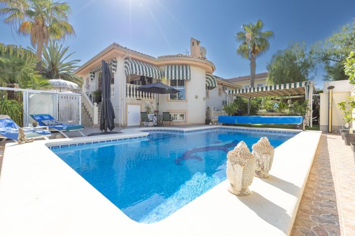 Image No.1-5 Bed Villa for sale