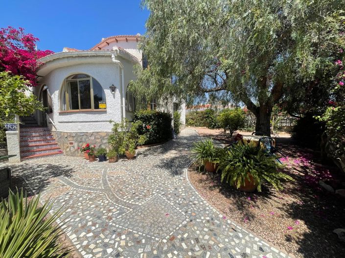 Image No.1-4 Bed Villa for sale