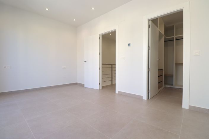 Image No.23-3 Bed Villa for sale