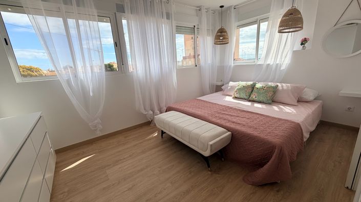 Image No.10-3 Bed Apartment for sale