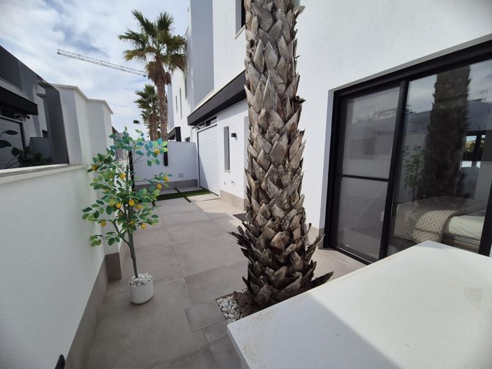 Image No.27-3 Bed Villa for sale