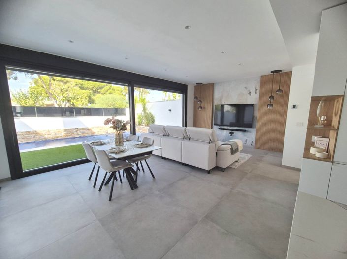 Image No.3-3 Bed Villa for sale