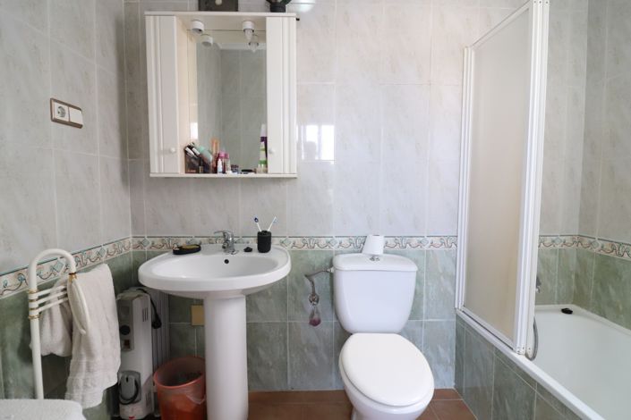 Image No.17-3 Bed Property for sale