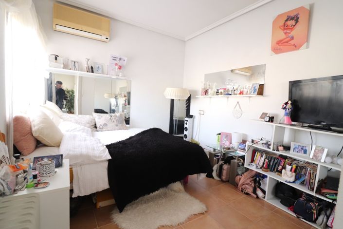 Image No.19-3 Bed Property for sale