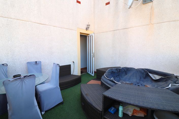 Image No.24-3 Bed Property for sale