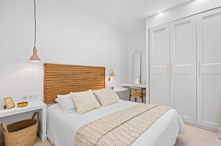 Image No.8-2 Bed Townhouse for sale