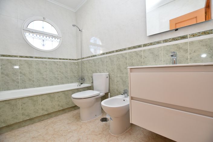 Image No.13-3 Bed Townhouse for sale