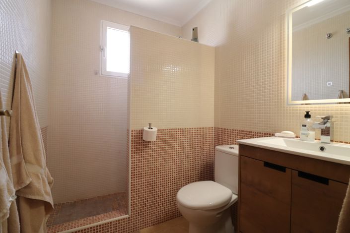 Image No.12-3 Bed Property for sale