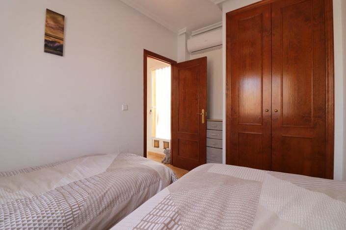 Image No.17-3 Bed Property for sale