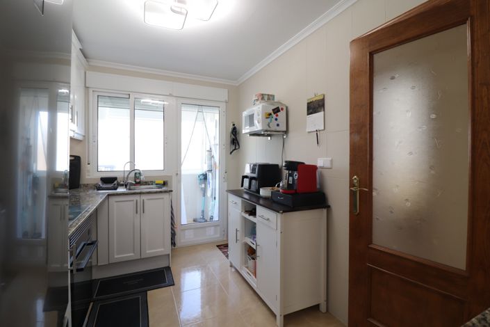 Image No.8-3 Bed Property for sale