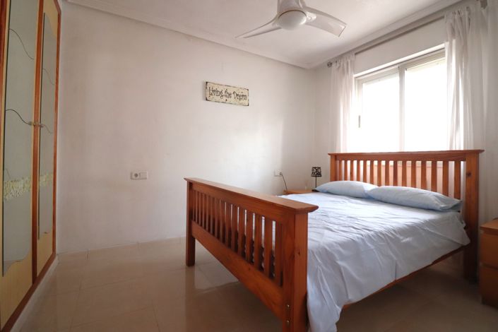 Image No.12-2 Bed Property for sale