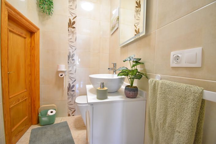 Image No.17-3 Bed Property for sale