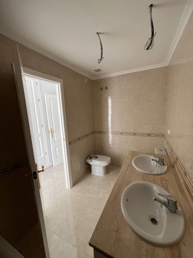 Image No.20-2 Bed Apartment for sale