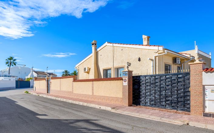 Image No.18-4 Bed Villa for sale