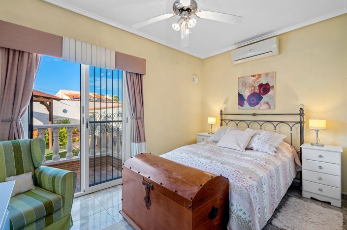 Image No.48-4 Bed Villa for sale