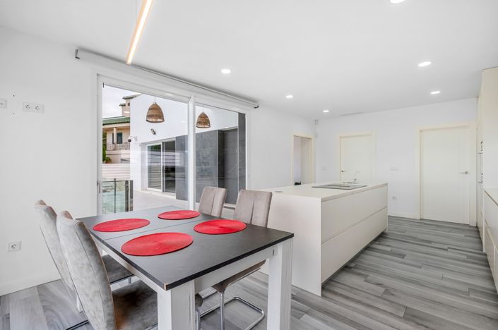 Image No.26-4 Bed Villa for sale