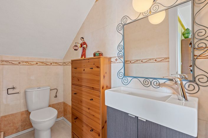 Image No.16-3 Bed Property for sale