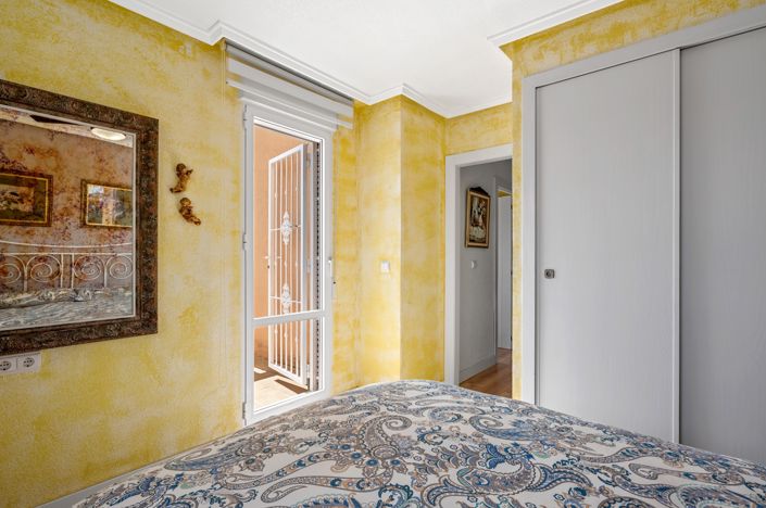 Image No.20-3 Bed Property for sale