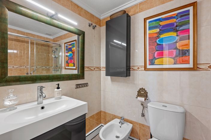 Image No.23-3 Bed Property for sale