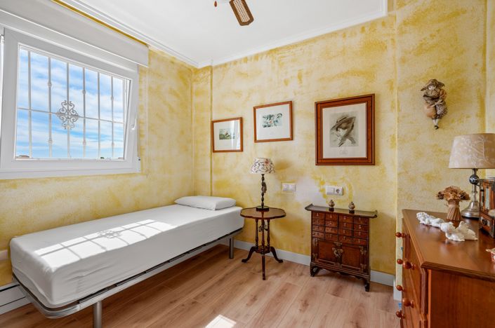 Image No.26-3 Bed Property for sale