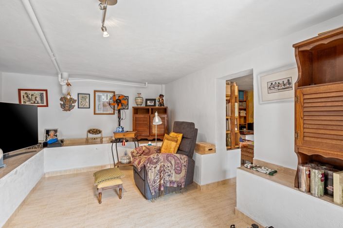 Image No.35-3 Bed Property for sale