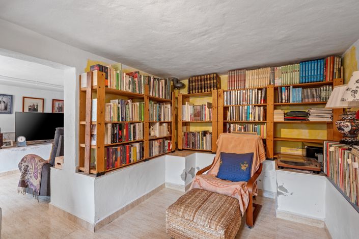 Image No.38-3 Bed Property for sale