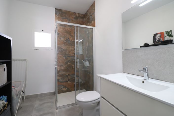 Image No.13-2 Bed Bungalow for sale