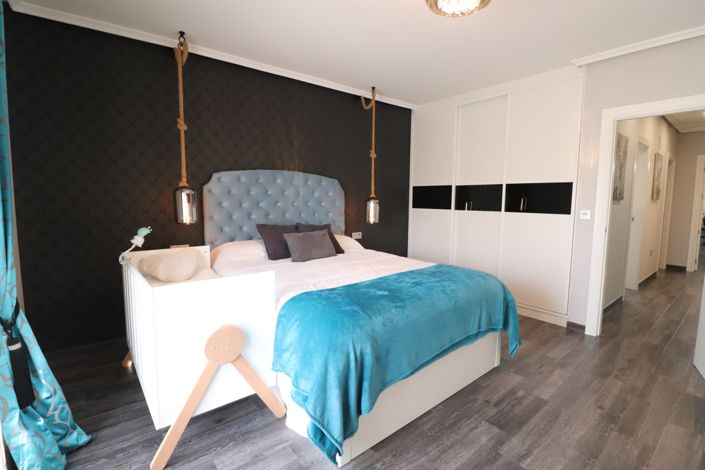 Image No.19-3 Bed Townhouse for sale