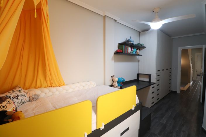 Image No.26-3 Bed Townhouse for sale