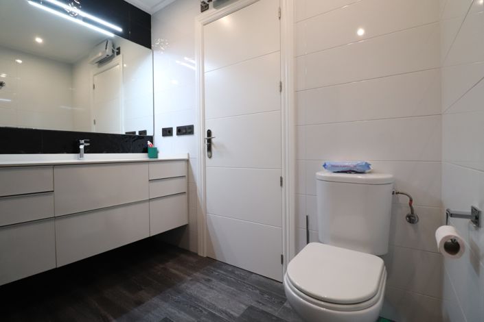 Image No.27-3 Bed Townhouse for sale