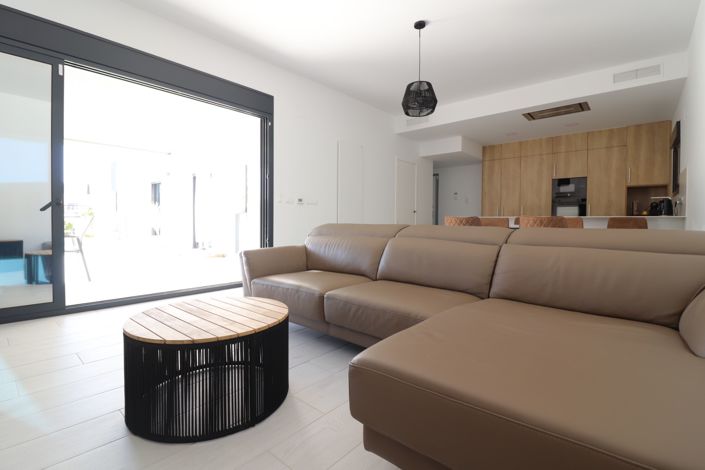 Image No.5-3 Bed Villa for sale