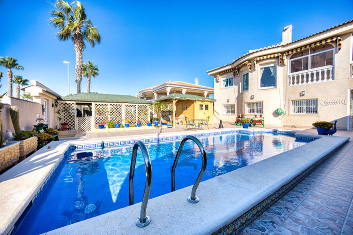 Image No.3-4 Bed Villa for sale