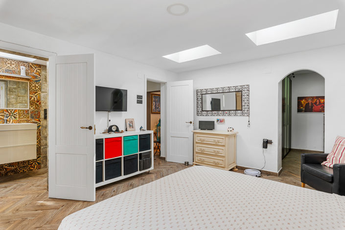 Image No.15-4 Bed Country Property for sale