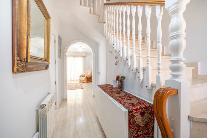 Image No.14-4 Bed Townhouse for sale