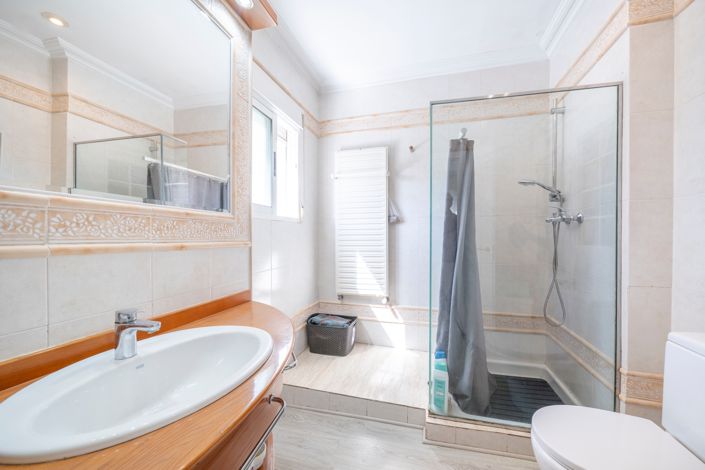 Image No.16-4 Bed Townhouse for sale